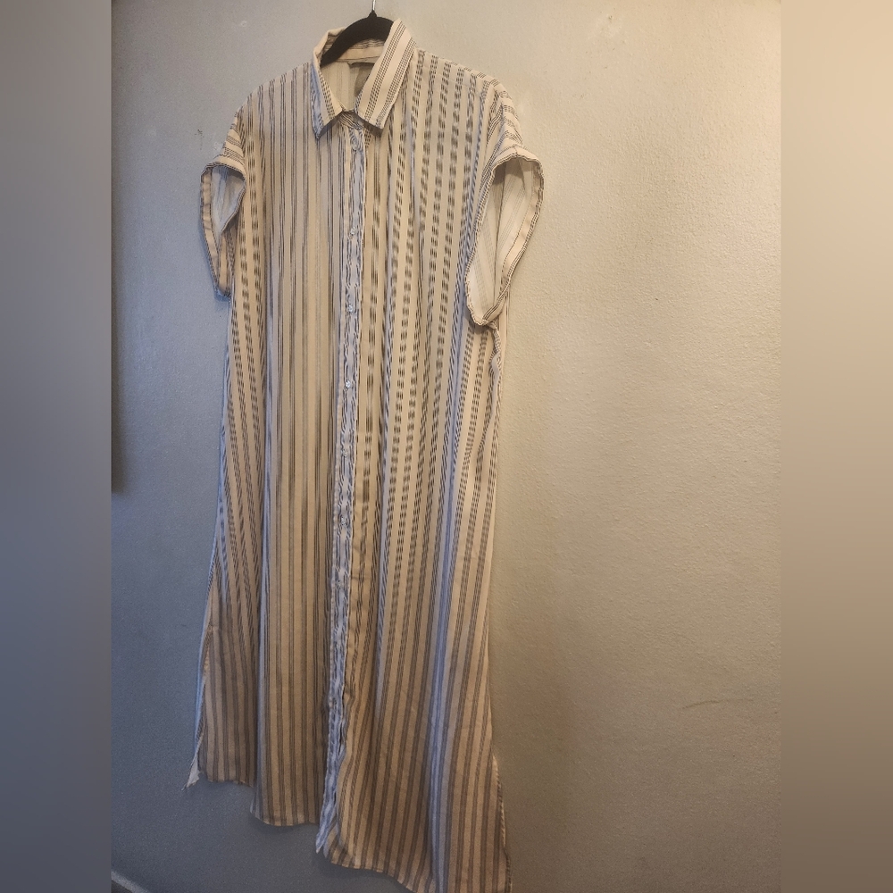 H & M LONG DRESS WITH FRONT BOTTOM  SIZE SMALL
